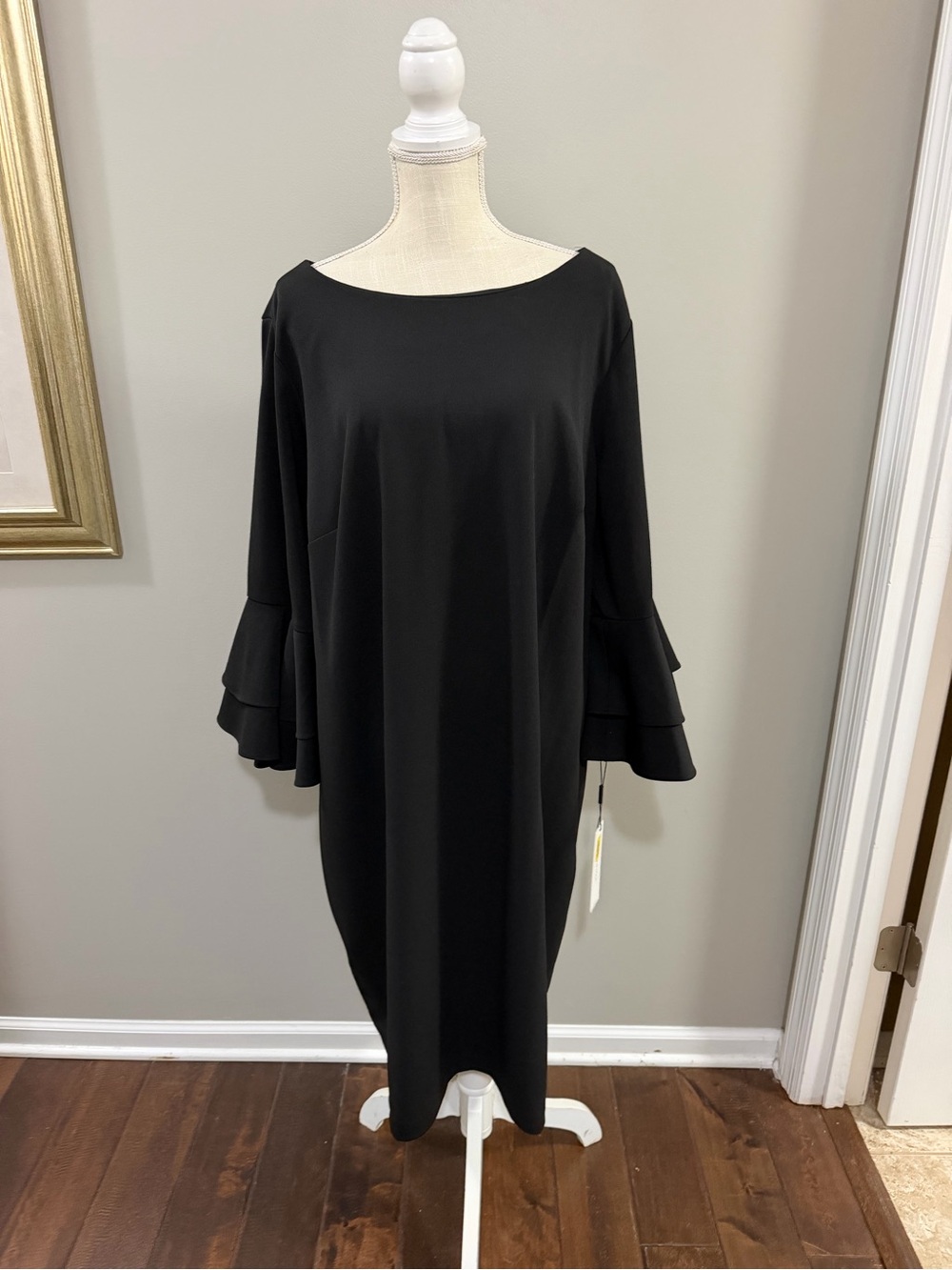 (NWT) Calvin Klein Plus Size Black Tiered Bell Sleeve Crepe Shift Dress